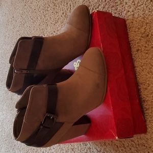 Brown Carlos Santana size 8 ankle boots